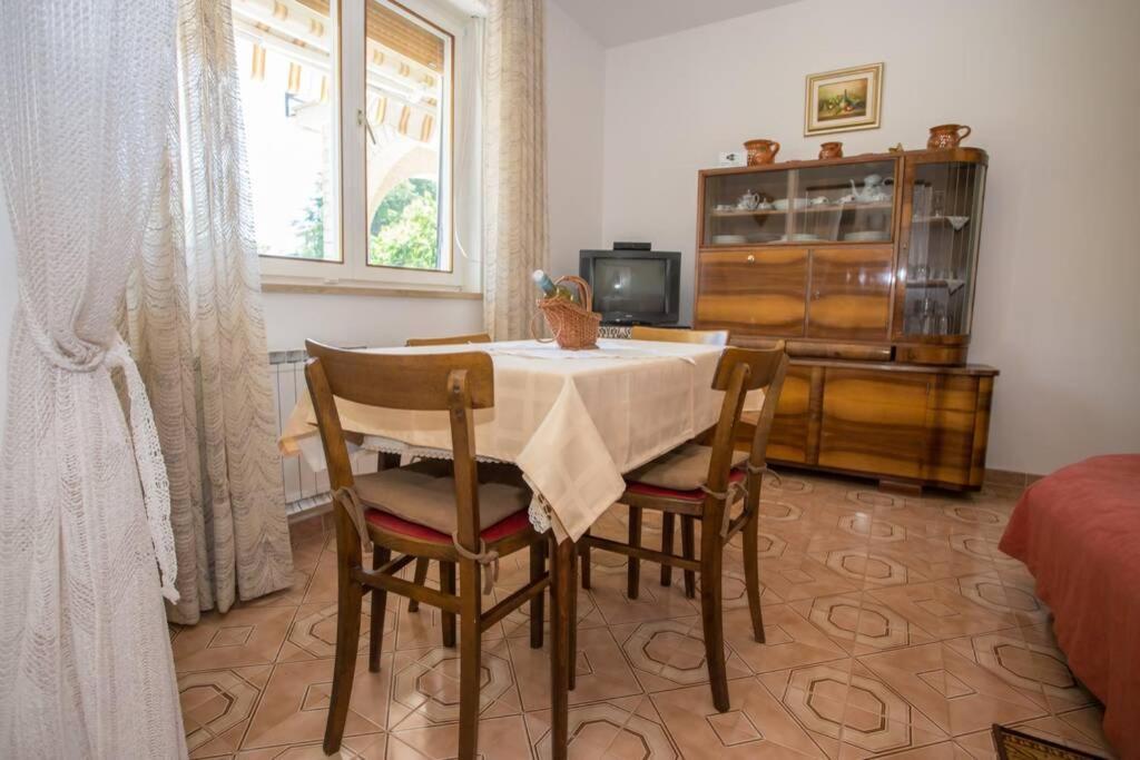 Garden View Apartment In Porec For 2 - 3 Persons 외부 사진