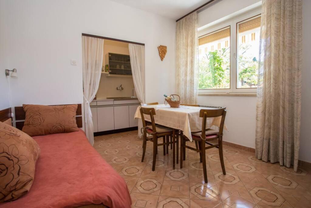 Garden View Apartment In Porec For 2 - 3 Persons 외부 사진